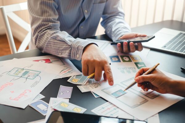 UI UX Graphic designer. Group of designer creativity drawing a website outline and website ux app de